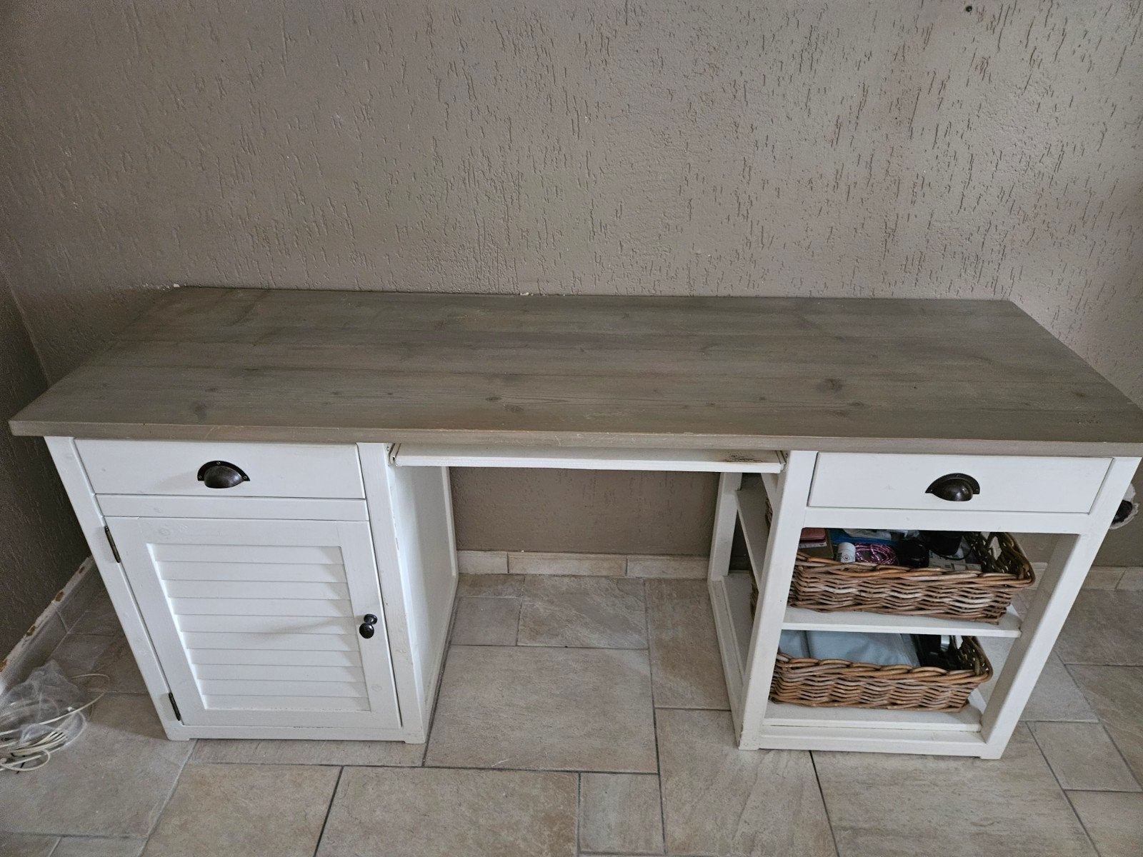 houten bureau met louvre deurtje en lade, Ophalen