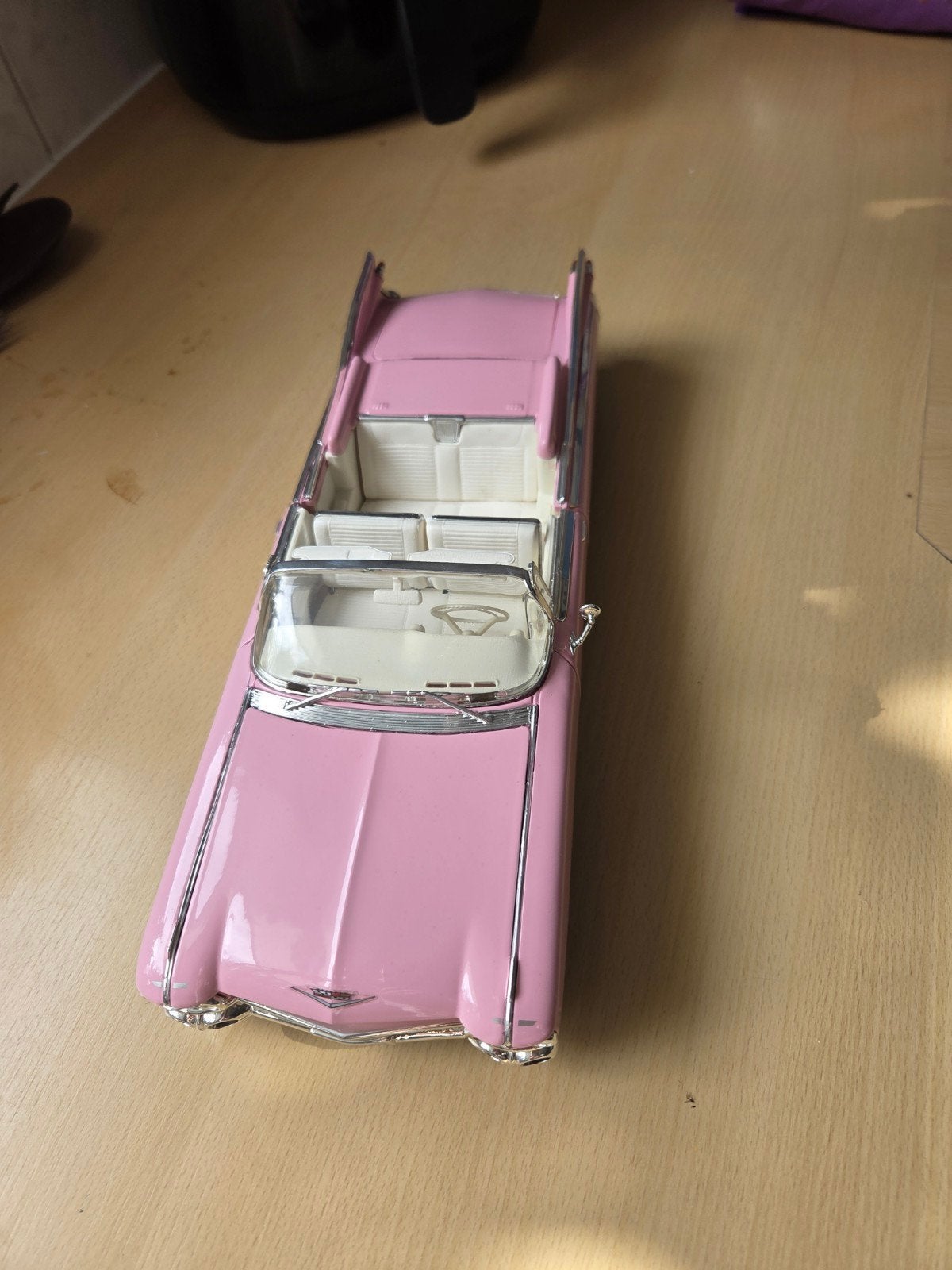 Roze Cadillac Eldorado Biarritz schaalmodel 1:18, Ophalen of Verzenden, Zo goed als nieuw, Auto