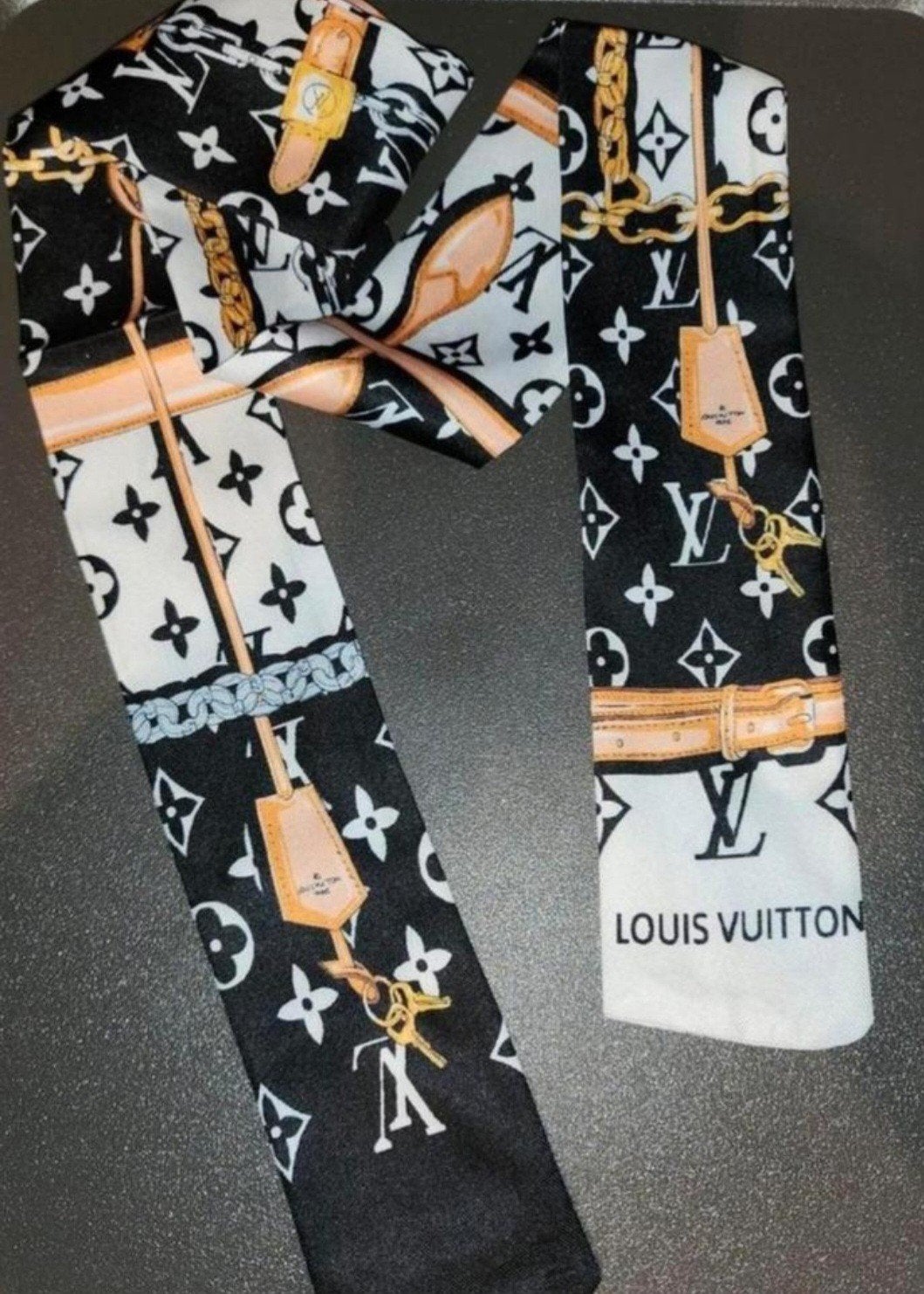 Louis vuitton twilly, Ophalen of Verzenden, Nieuw, Maat 46/48 (XL) of groter, Sjaal