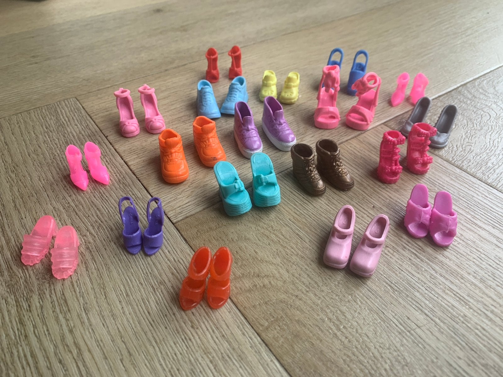 Grote collectie Barbie schoenen, Kinderen en Baby's, Ophalen, Gebruikt, Barbie