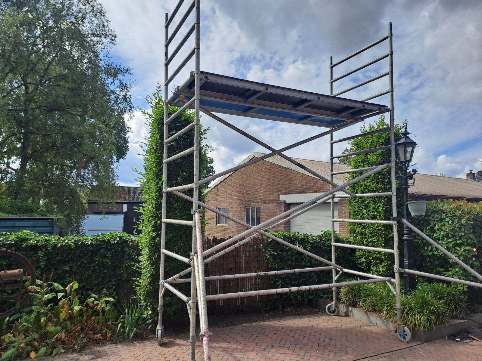 Degelijke rolsteiger met nieuwe loopplank (450x130x310), Doe-het-zelf en Verbouw, Steigers, Ophalen, Gebruikt, Rolsteiger of Kamersteiger