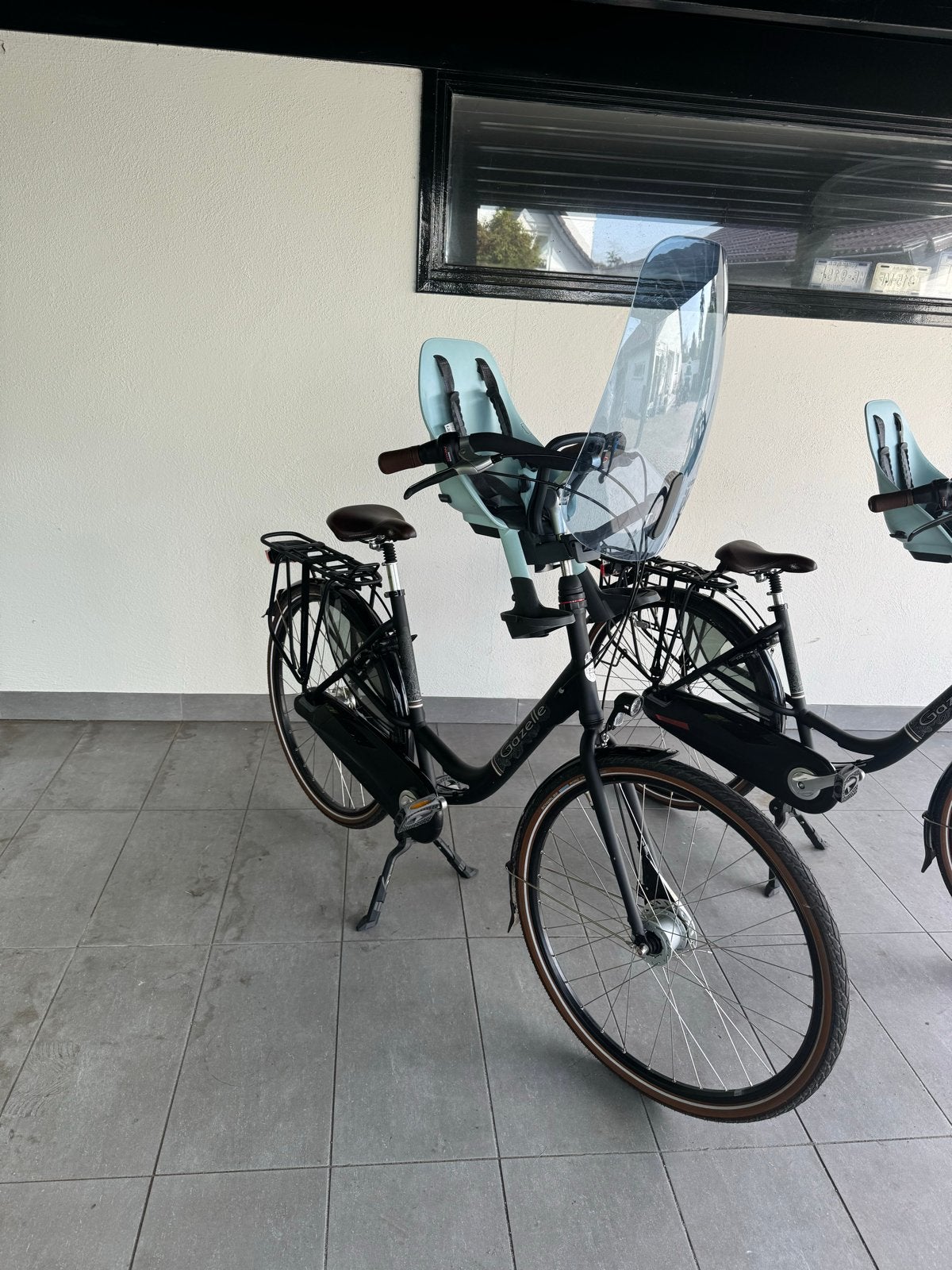 Foto 4 van Gazelle Bloom mamafiets met kinderzitje en windscherm