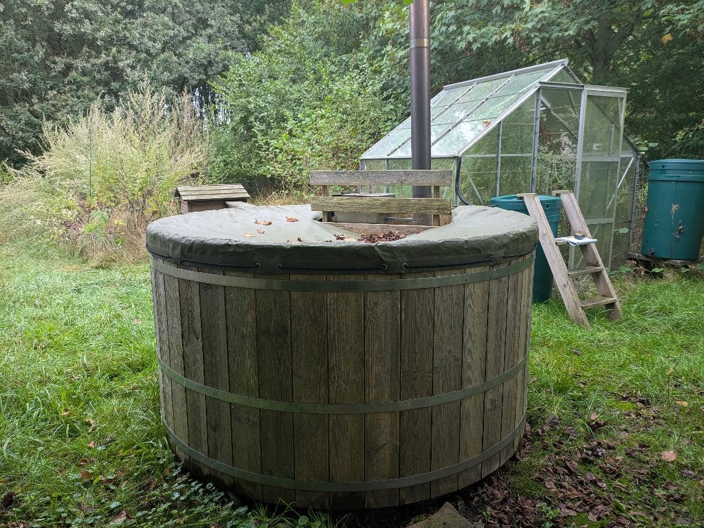 hottube met filter pomp, Ophalen, Zo goed als nieuw, Afdekzeil, Vast