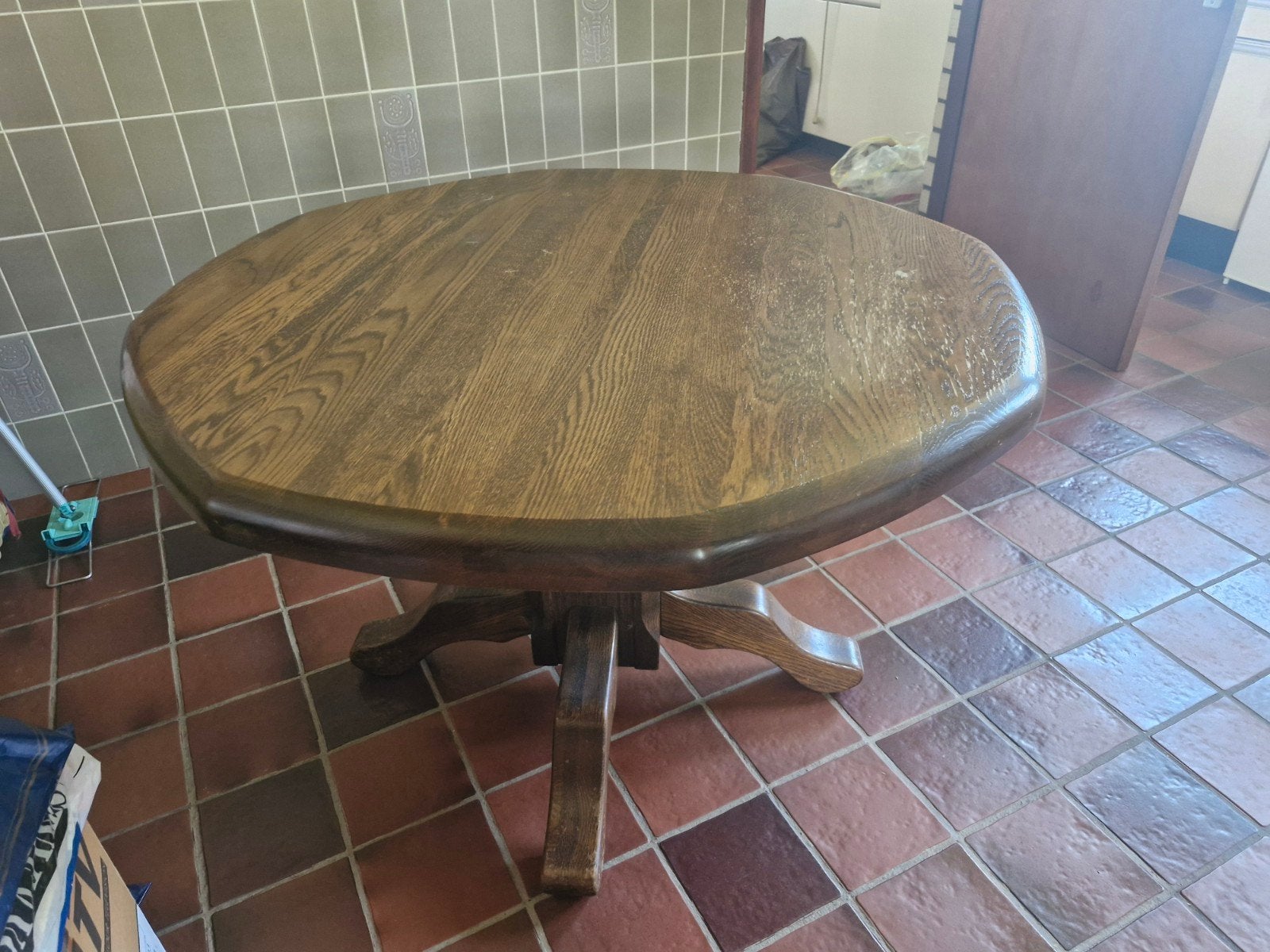 Eikenhouten ronde tafel met centrale poot, Ophalen of Verzenden