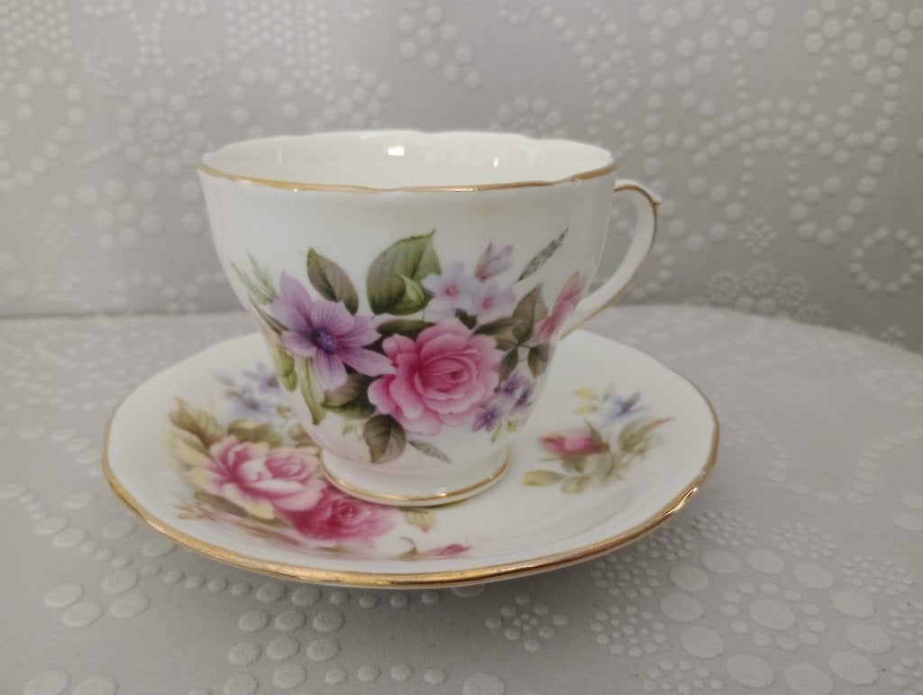 Kop en  schotel Duchess Bone China, Ophalen of Verzenden, Zo goed als nieuw, Overige stijlen, Kop(pen) en/of Schotel(s)