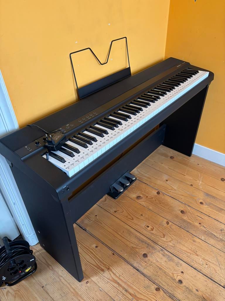 Zwarte digitale piano Medeli SP-201 met statief zgan, Ophalen, Zo goed als nieuw, Zwart, Overige typen