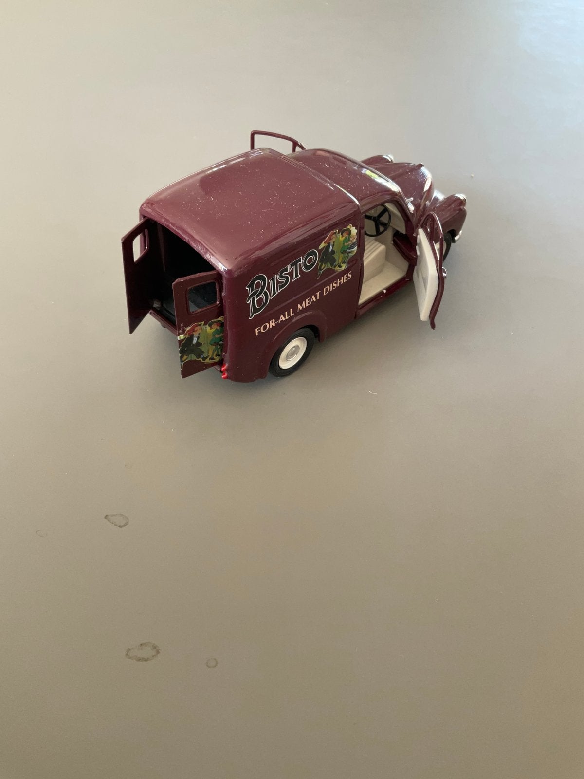 Morris Minor Van maroon, Saico uit 2000, schaal 1:26., Ophalen of Verzenden, Zo goed als nieuw, Auto