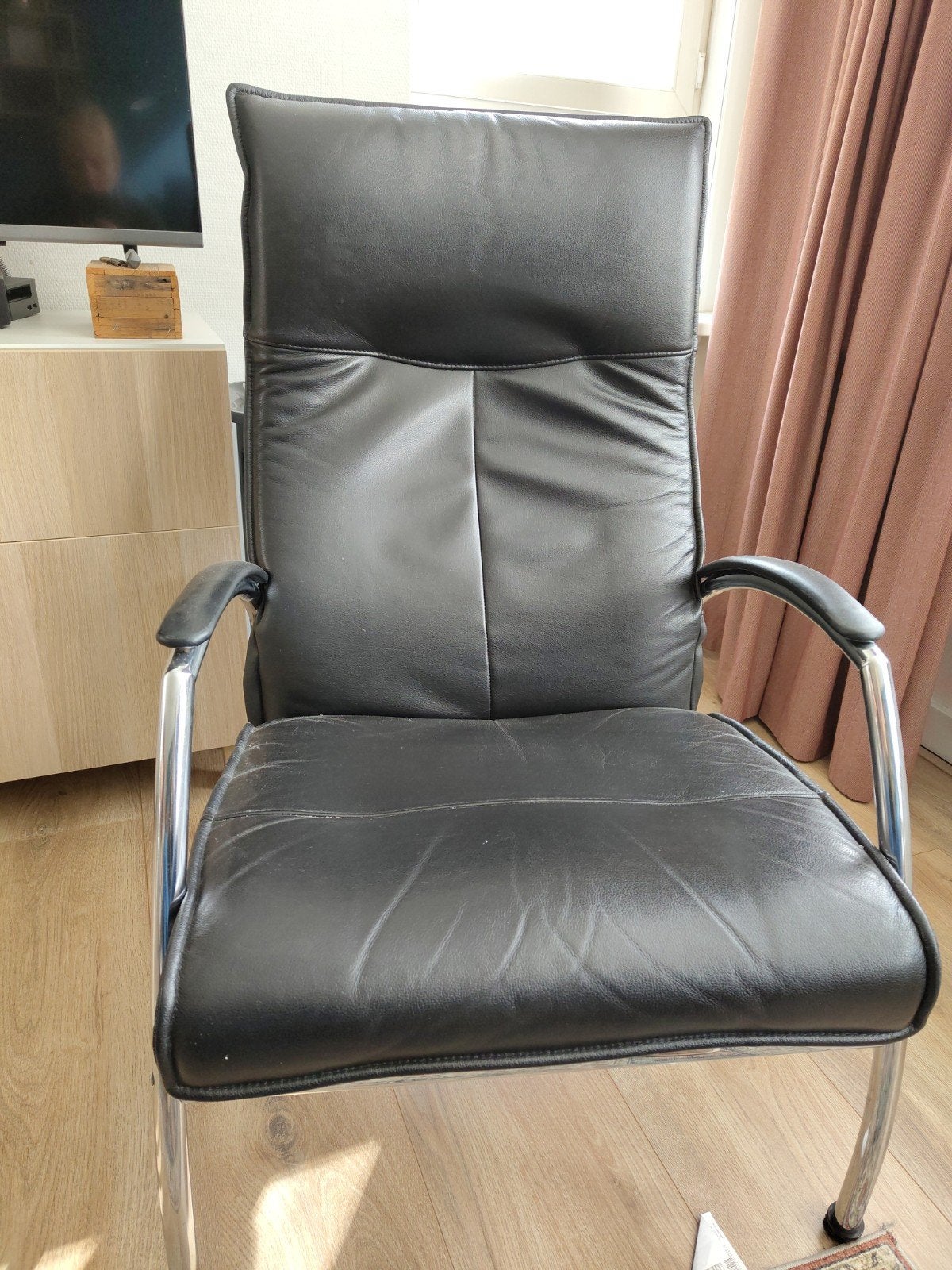 Twee leren relaxfauteuils met veermechanisme, Ophalen, Gebruikt, Twee, Zwart