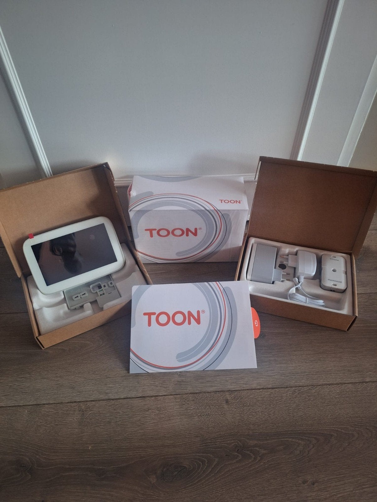 Toon 2 slimme thermostaat GEROOT !! -Splinternieuw in folie, Doe-het-zelf en Verbouw, Verwarming en Radiatoren, Ophalen of Verzenden