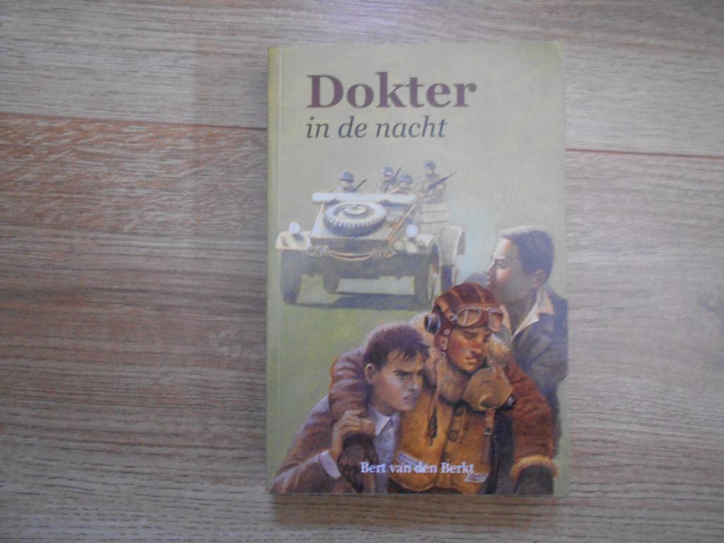 Bert van den Berkt Dokter in de nacht, Boeken, Ophalen of Verzenden, Tweede Wereldoorlog, Zo goed als nieuw, Overige onderwerpen