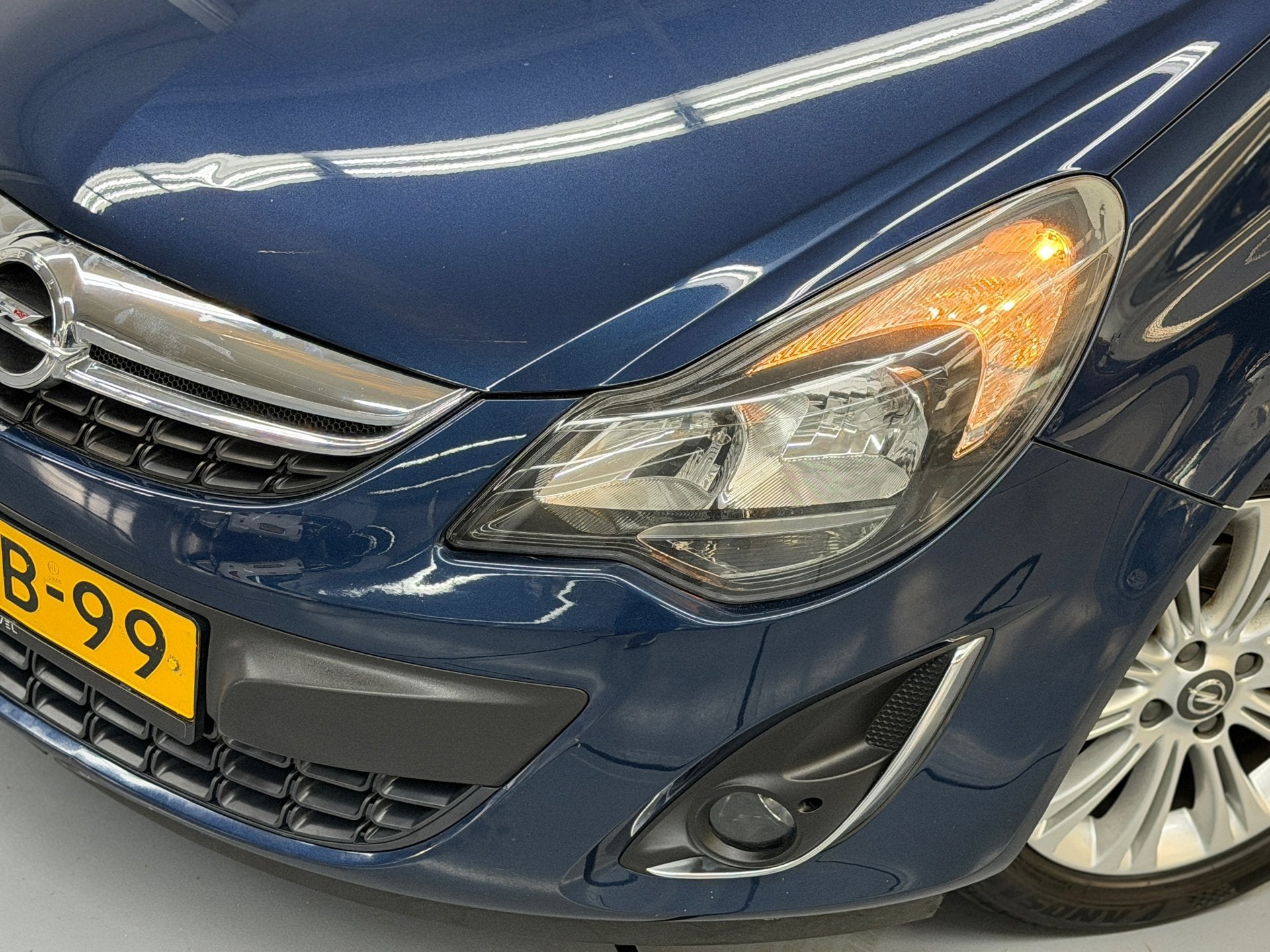 Foto 2 van Opel Corsa 1.4-16V Cosmo Navi Cruise NL Auto