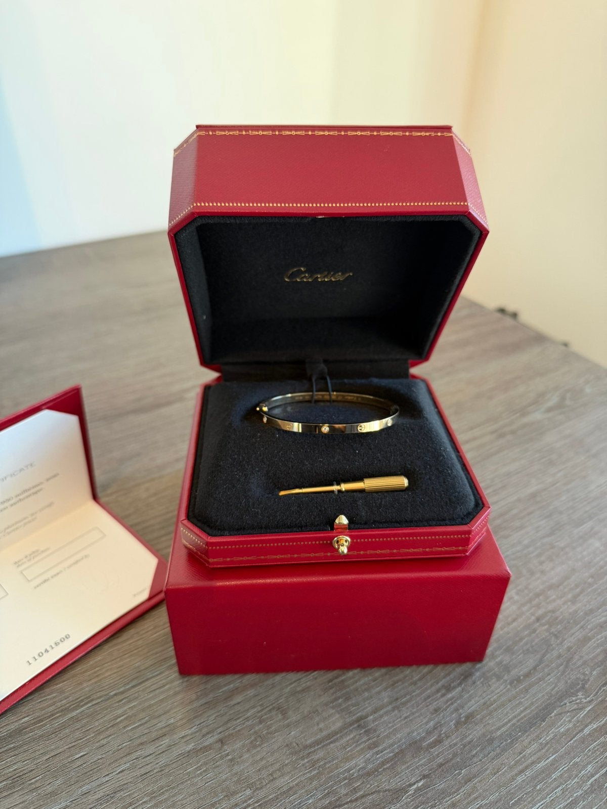 Cartier Small love bracelet maat 17 met 6 diamanten, Sieraden, Tassen en Uiterlijk, Nieuw, Ophalen of Verzenden, 17 tot 18, Dame