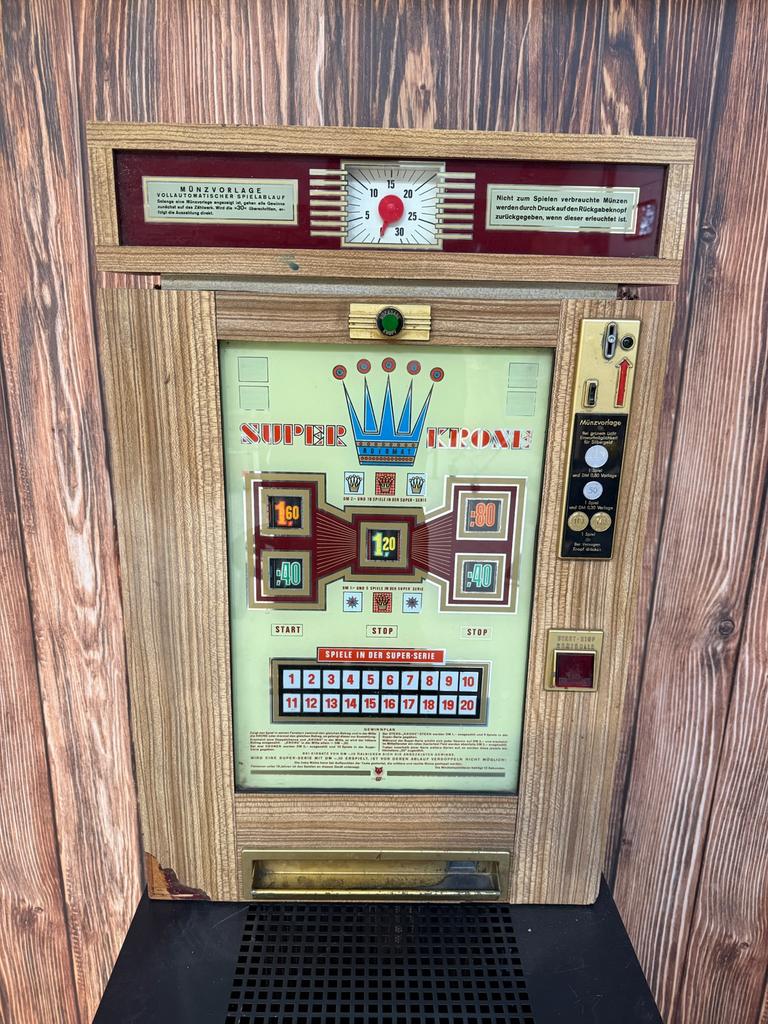 Duitse Wand Gokkast – Decoratief, Verzamelen, Automaten | Gokkasten en Fruitautomaten, Overige munten, Ophalen, Zo goed als nieuw