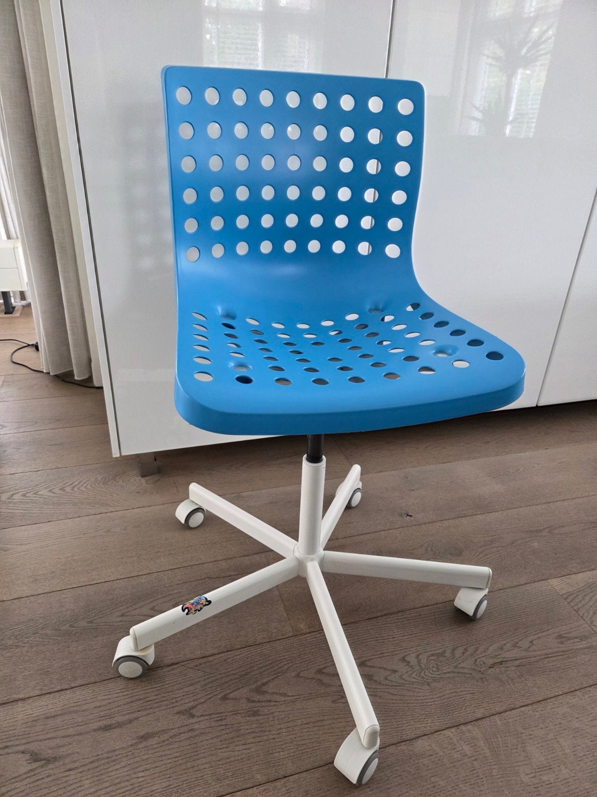 Blauwe bureaustoel met wieltjes IKEA skalberg sporren, Huis en Inrichting, Ophalen, Zo goed als nieuw, Blauw, Bureaustoel