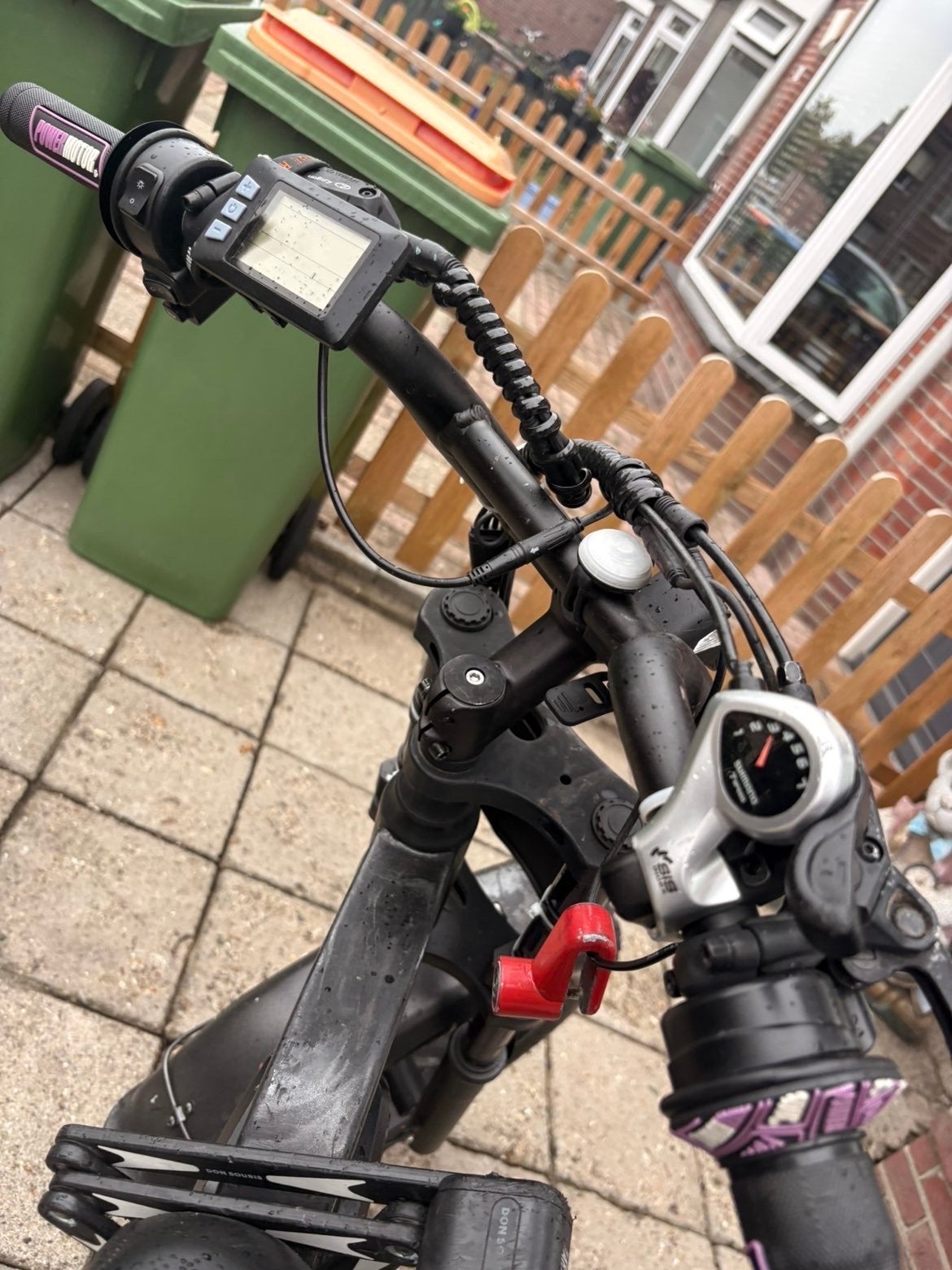 Foto 6 van 2 Fatbike’s  v20 - Zwart met paarse accenten