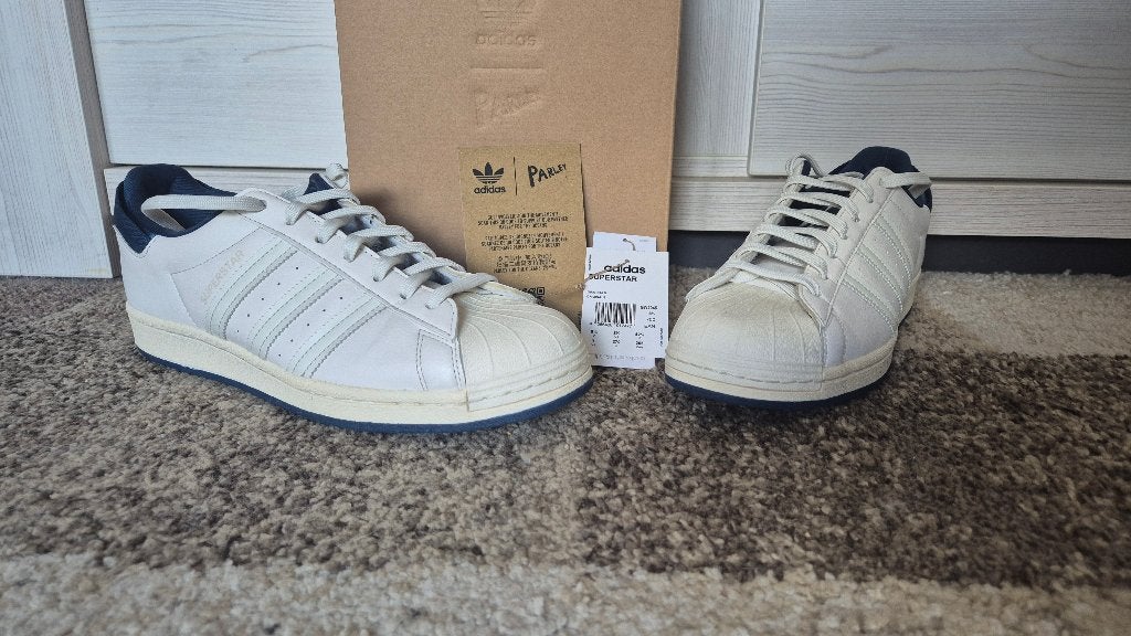 Adidas Superstar maat 42,5 (NIEUW), Wit, Nieuw, Ophalen of Verzenden, Sneakers of Gympen