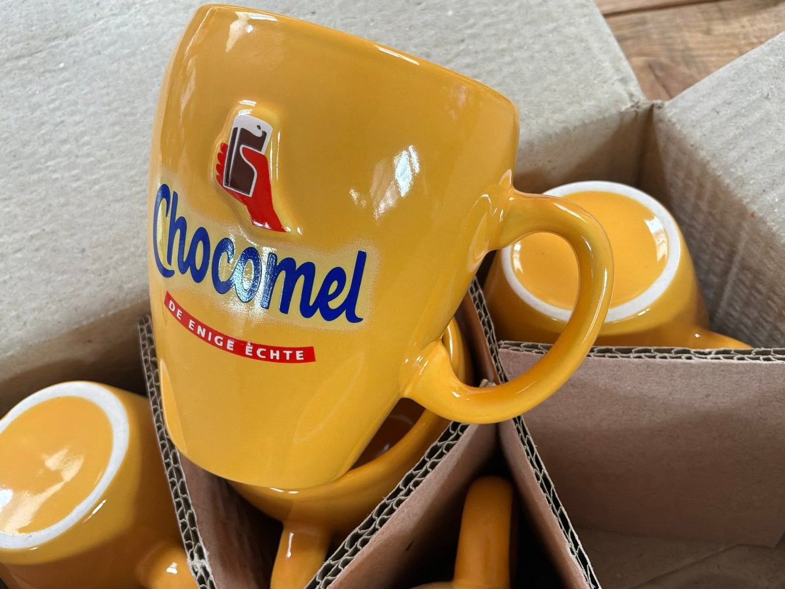 Set van 6 Chocomel mokken - Nieuw in doos, Ophalen, Overige typen, Geel, Nieuw