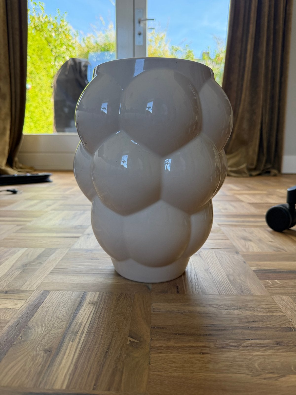 Creme kleurige vaas met bubbelstructuur, Huis en Inrichting, Ophalen, Beige, Zo goed als nieuw, Geschikt voor droogbloemen