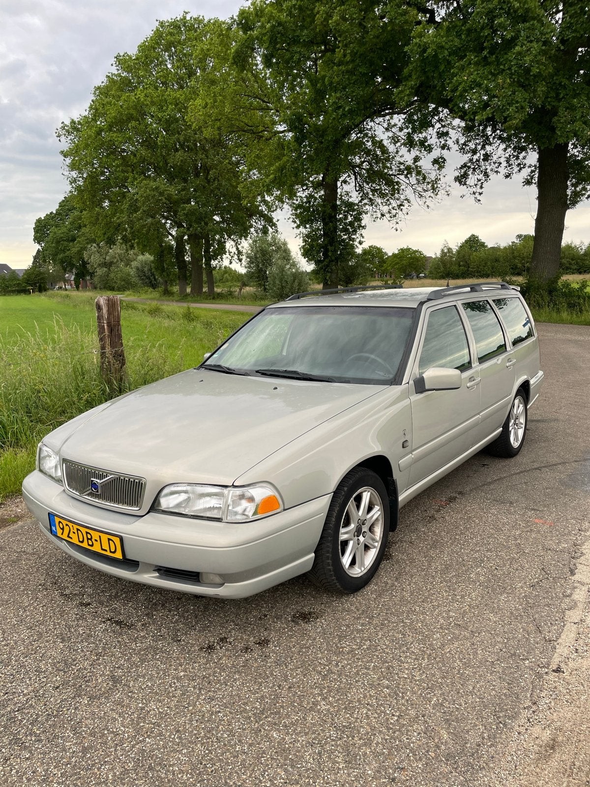 Volvo V70 2.4 140PK, Voorwielaandrijving, Traction-control, Zwart, 1436 kg