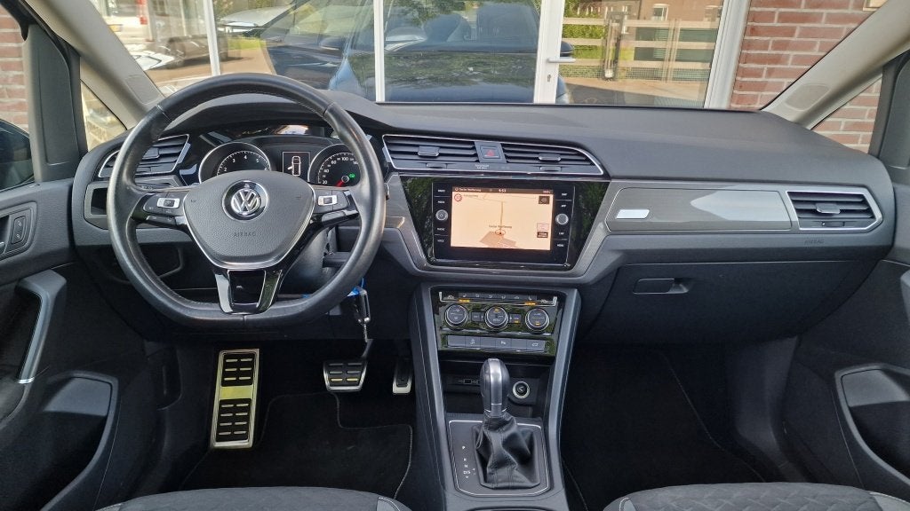 Volkswagen Touran 1.4 TSI Highline 7p, Panorama dak Automaat, Auto's, Stof, Gebruikt, 4 cilinders, 150 pk