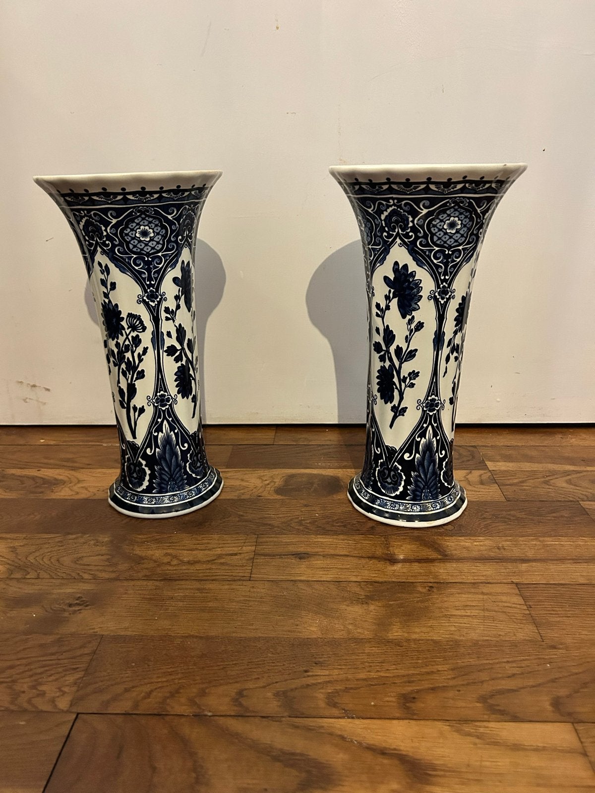 Set van 2 Boch Delfts vazen, blauw-wit, bloemmotief, Antiek en Kunst, Ophalen of Verzenden