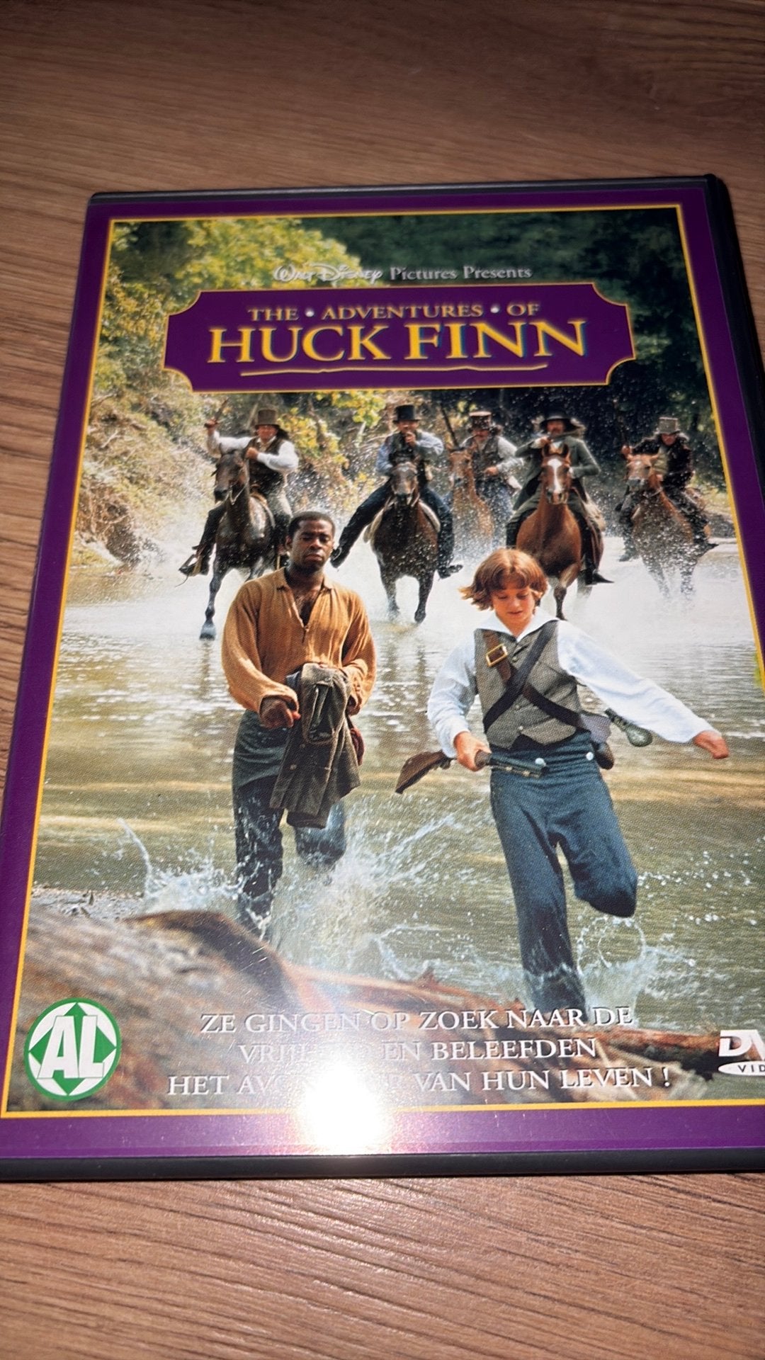 The Adventures of Huck Finn met Elijah Wood van Walt Disney., Alle leeftijden, Ophalen of Verzenden, Zo goed als nieuw