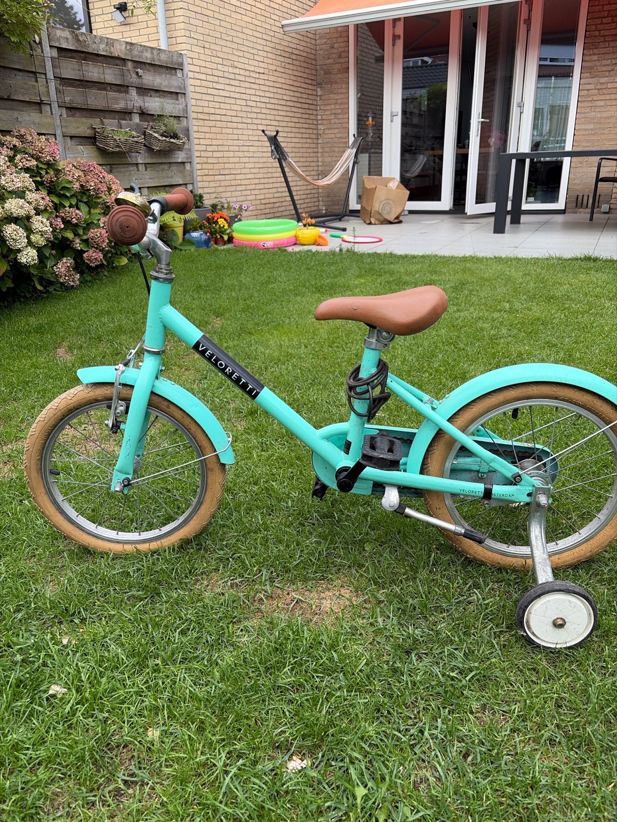 Veloretti kinderfiets 16 inch met zijwieltjes, Fietsen en Brommers, Fietsen | Kinderfietsjes, Ophalen, Zijwieltjes, Velgrem, 16 tot 20 inch