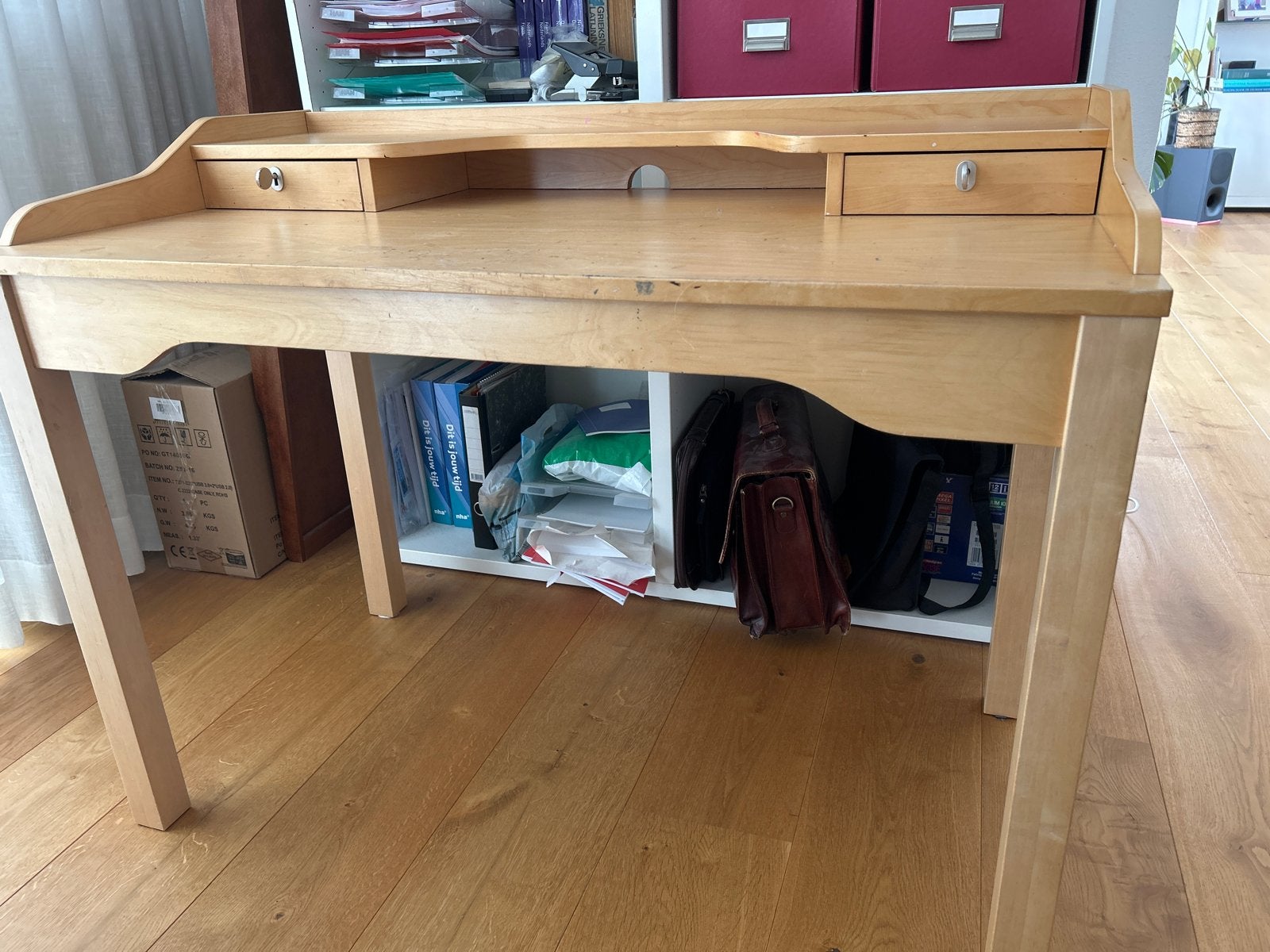 Houten Ikea bureautje met twee laatjes en kabelgoot, Huis en Inrichting, Bureaus, Ophalen, Gebruikt, 110 cm, Hout