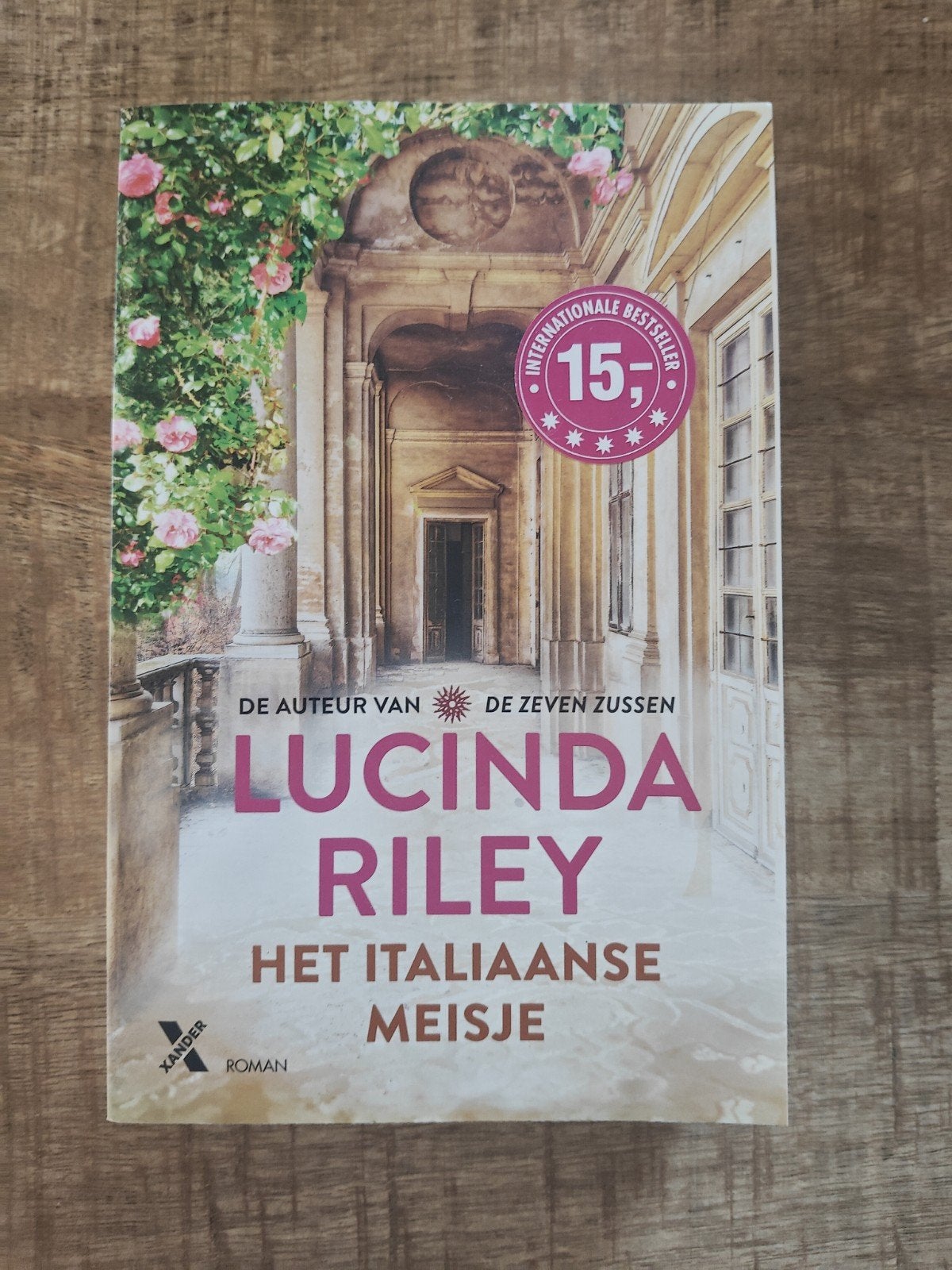 Het Italiaanse Meisje - Lucinda Riley (Roman), Boeken, Ophalen of Verzenden, Zo goed als nieuw, Lucinda Riley