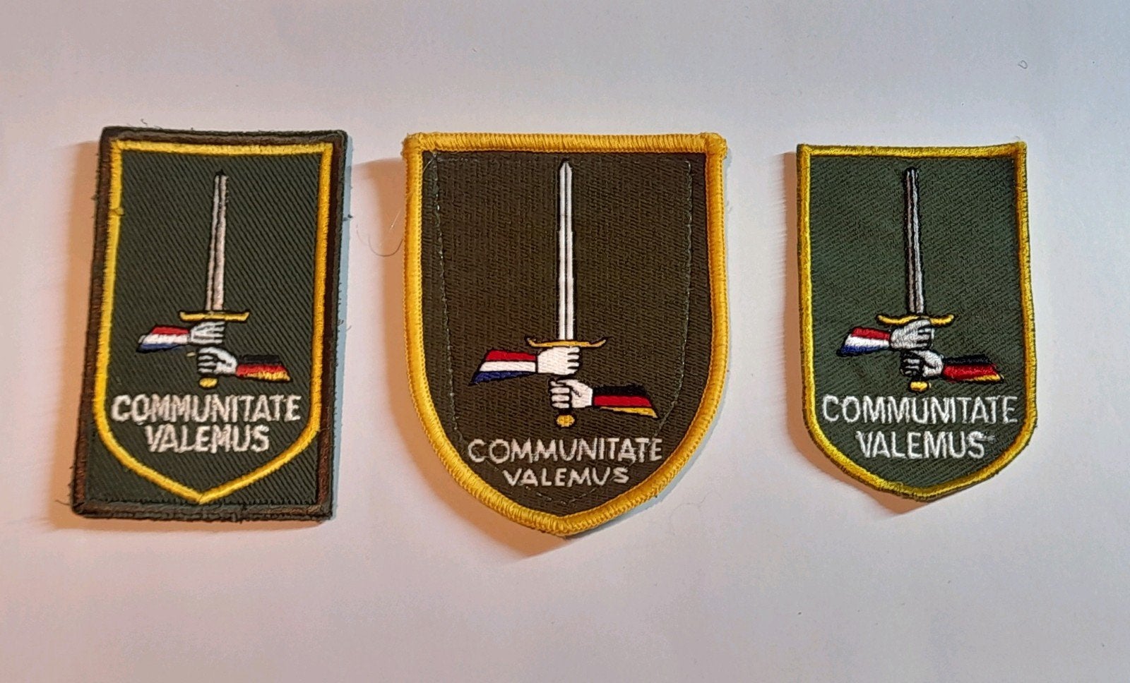 3 verschillende mouwemblemen 1GNC, Ophalen of Verzenden, Landmacht, Nederland, Embleem of Badge