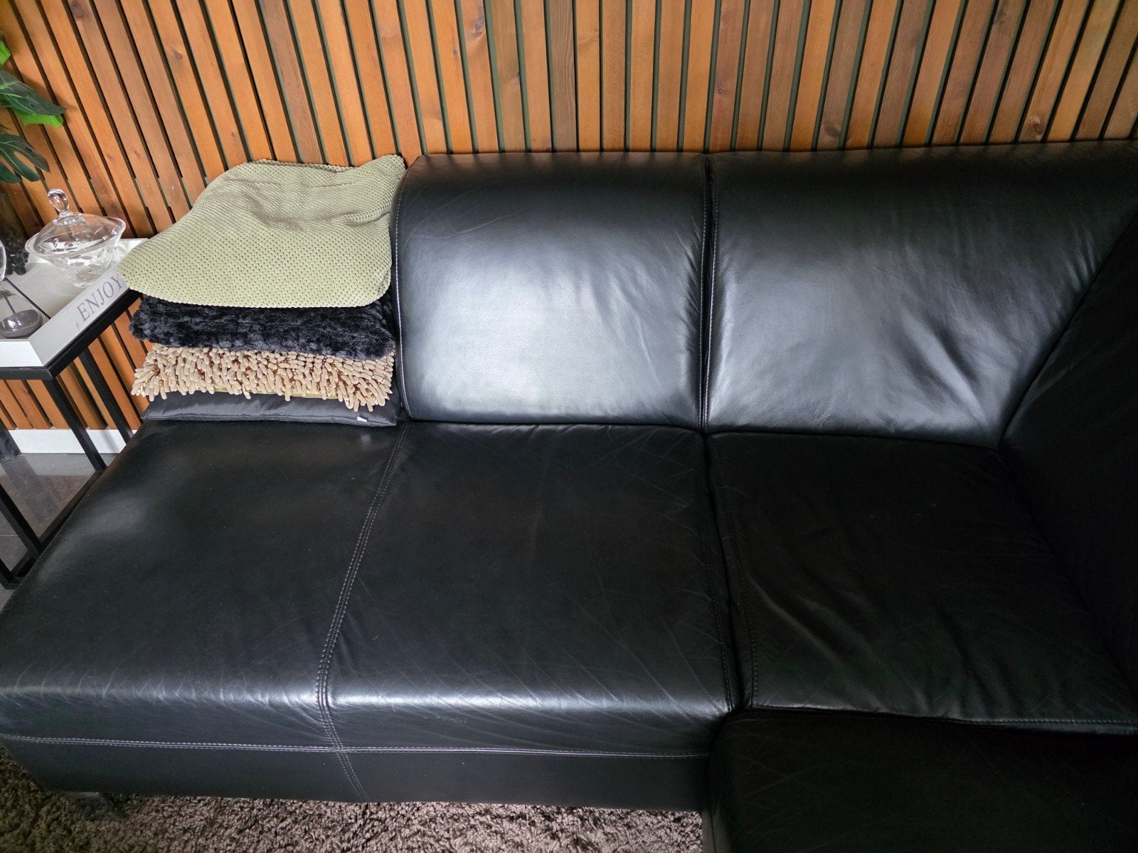 Zwart lederen hoekbank - Comfortabel en stijlvol, Huis en Inrichting, Ophalen, 250 tot 300 cm, Gebruikt, Hoekbank