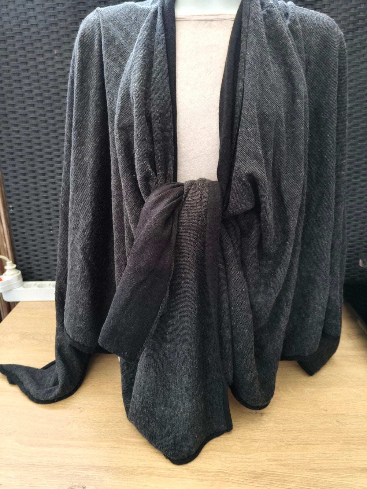 Leuke grote poncho sjaal, Ophalen of Verzenden, Zo goed als nieuw, Maat 46/48 (XL) of groter, Sjaal