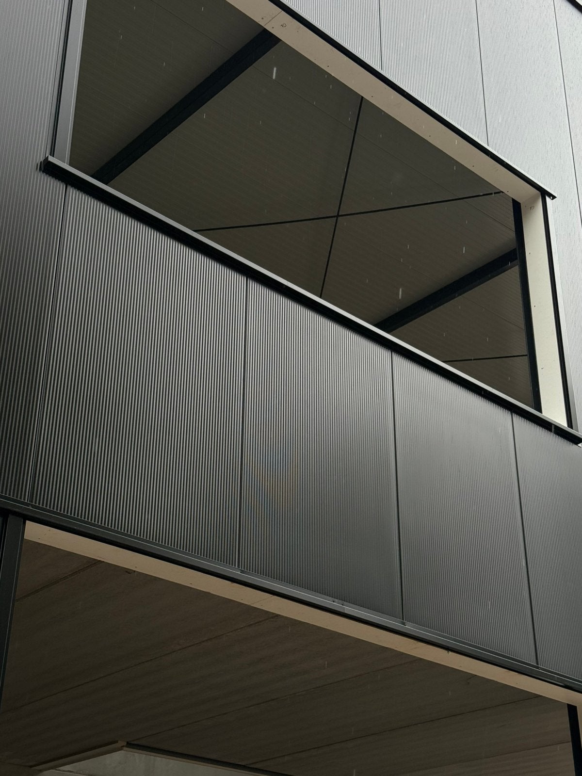 39 stuks Nieuwe FALK Sandwichpanelen Zwart 10cm – 124x110cm, Ophalen, Zo goed als nieuw