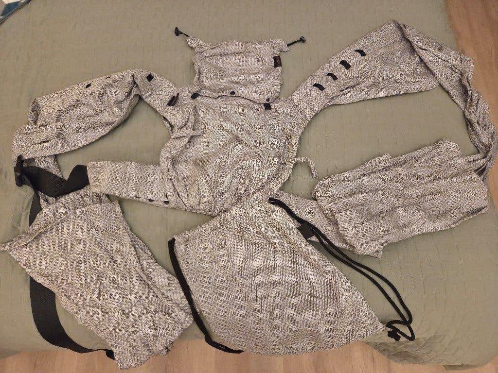 Neko Half Buckle baby draagzak - zo goed als nieuw!, Kinderen en Baby's, Babydragers en Draagdoeken, Overige merken, Buik of Rug