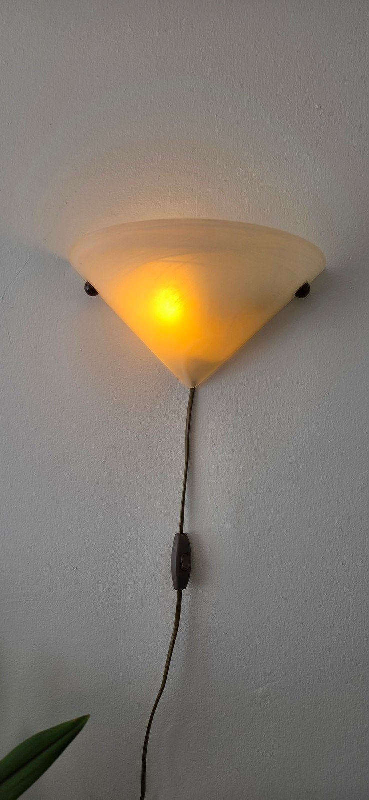 Stijlvolle wandlamp met melkglas kap, Ophalen, Overige fittingen, Glas, Overige merken