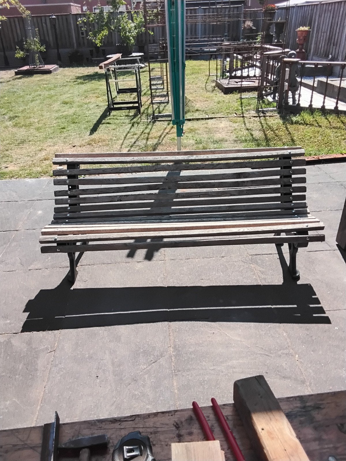 Tuinbank met Gietijzeren Frame en Houten Latten/balkjes, Tuin en Terras, Ophalen, Gebruikt, Hout