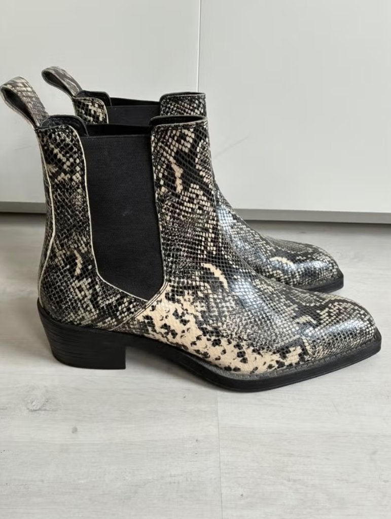 Snakeprint Chelsea Boots maat 42 van Zign, Zwart, Lage of Enkellaarzen, Ophalen of Verzenden, Zo goed als nieuw