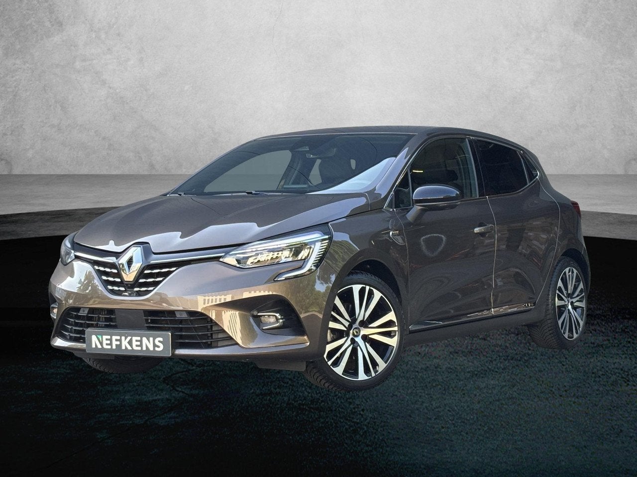 Renault Clio 1.3 TCe Initiale Paris | Rondomzicht camera | N, Gebruikt, 4 cilinders, 49 €/maand, Bedrijf