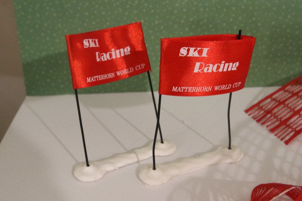 ski racing vlag en net voor in een kerstdorp Lemax, Ophalen of Verzenden, Gebruikt