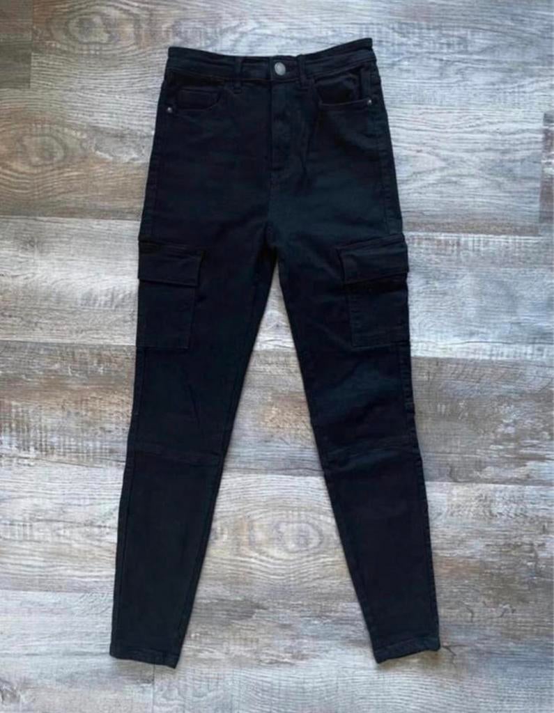 Stradivarius zwarte cargo broek, Zwart, Ophalen of Verzenden, Zo goed als nieuw, Maat 34 (XS) of kleiner