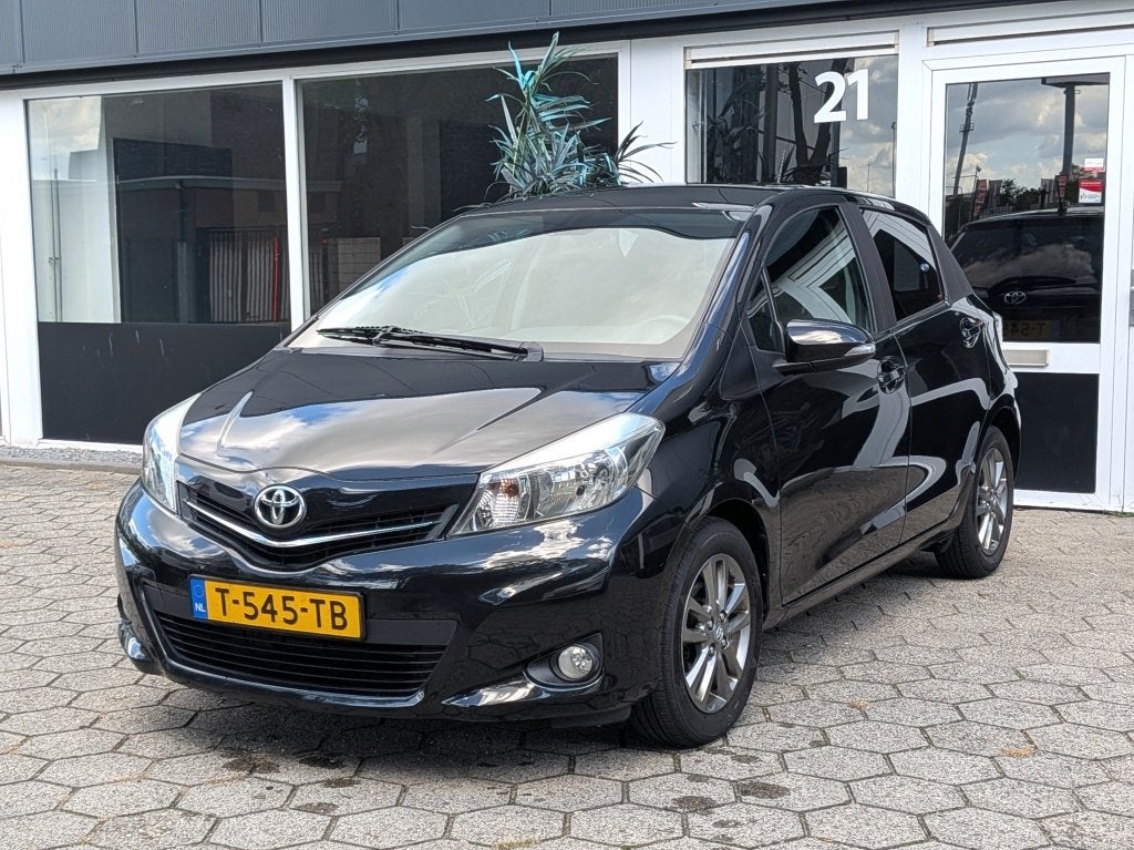 Toyota Yaris 1.3 VVT-i Aspiration APK Keyless Airco Camera, Voorwielaandrijving, Euro 5, Gebruikt, 4 cilinders