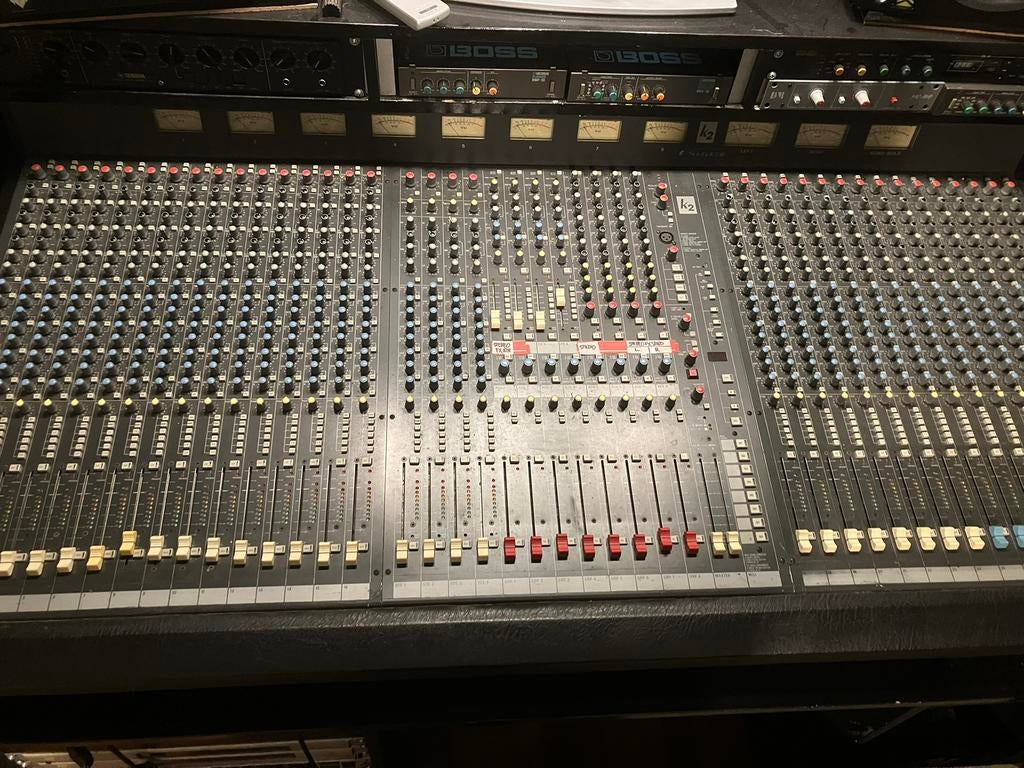Soundcraft k2 mengpaneel 32x8x8 meterbrug /voeding izgst, Muziek en Instrumenten, Mengpanelen, Ophalen of Verzenden, Gebruikt