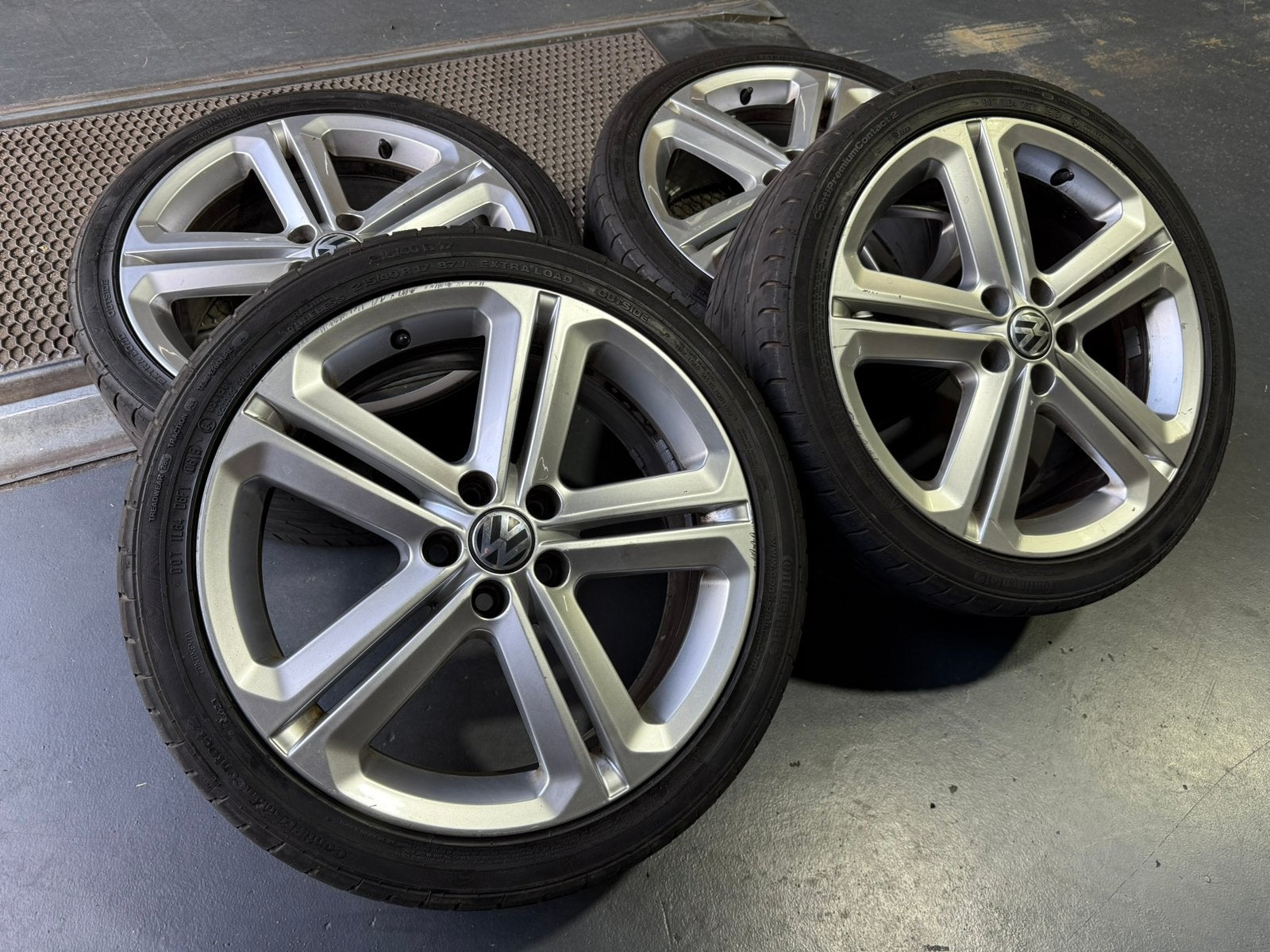 VW Polo R-Line velgenset 17 inch 5x100, Auto-onderdelen, Ophalen, 215 mm, Banden en Velgen, 17 inch