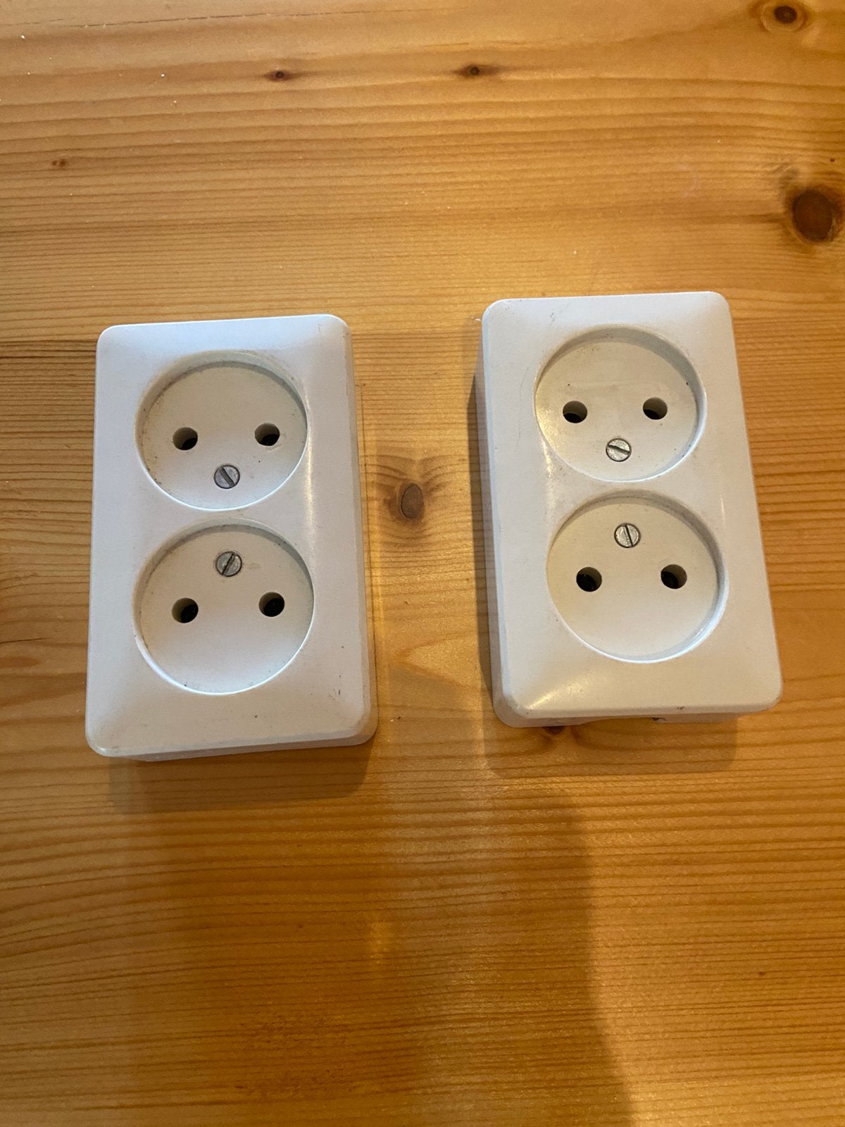 Twee opzetcontactdozen vierkant, Ophalen of Verzenden, Gebruikt, Overige merken, Stekkerdoos