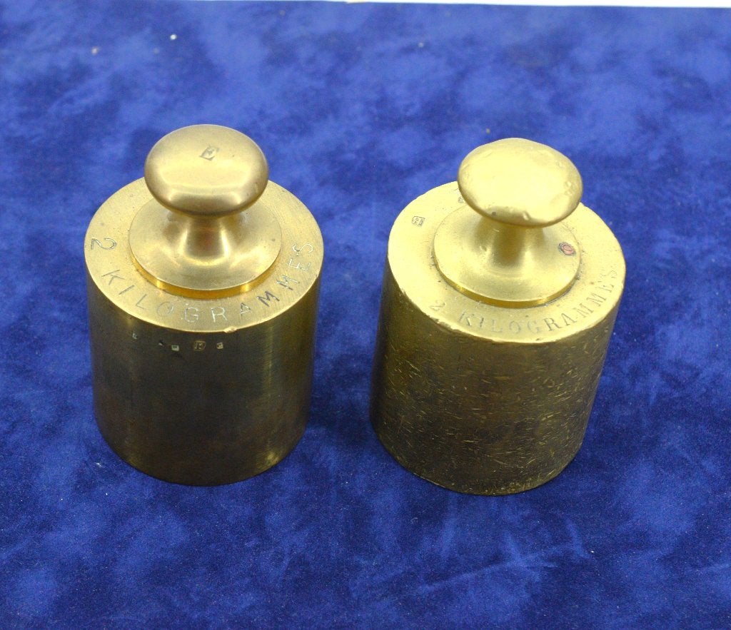 2x weegschaal / balans gewicht 2kg messing, Antiek en Kunst, Verzenden, Brons