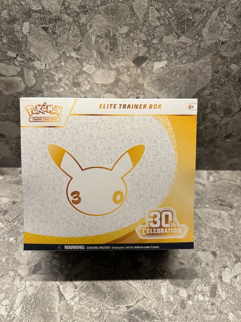 Pokémon 30th Elite trainer Box ETB (ENG) Sealed, Ophalen of Verzenden, Nieuw, Boosterbox, Foil