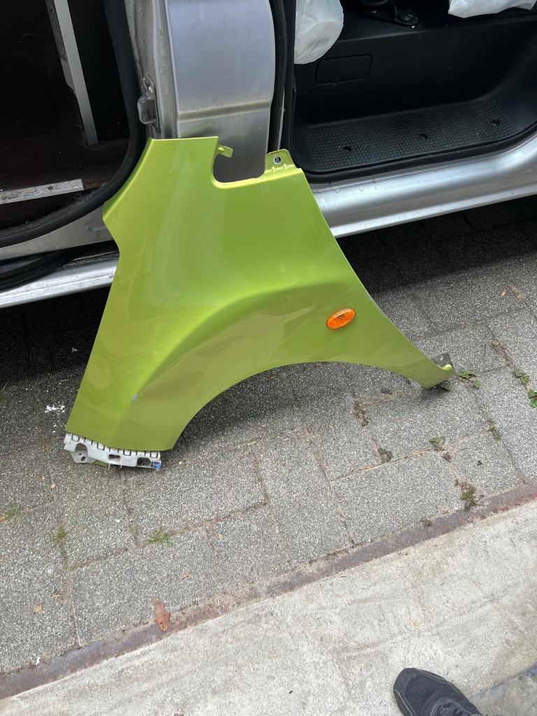 Spatbord Chevrolet Spark kleur groen linksvoor, Ophalen, Gebruikt, Chevrolet, Spatbord