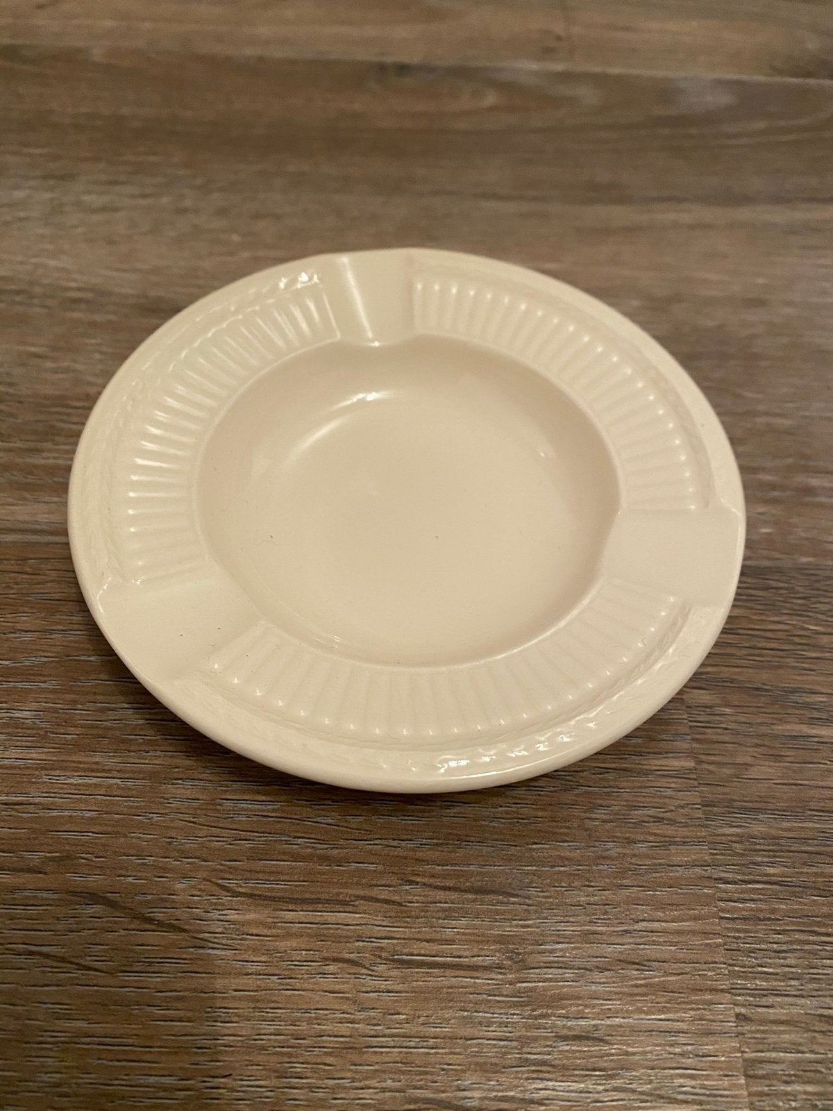 Wedgwood Edme Asbak - Crèmekleurig Porselein, Antiek en Kunst, Ophalen of Verzenden