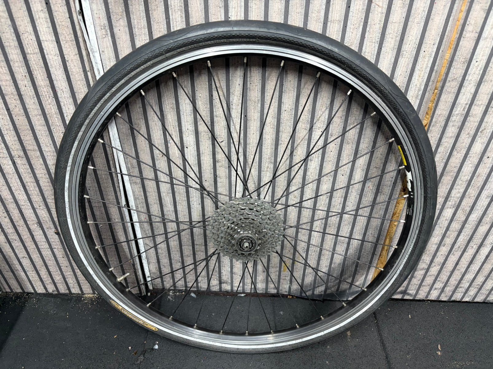 Mavic wiel 26 inch velg met band wielnaaf deore 26”, Fietsen en Brommers, Fietsonderdelen, Ophalen, Zo goed als nieuw, Band