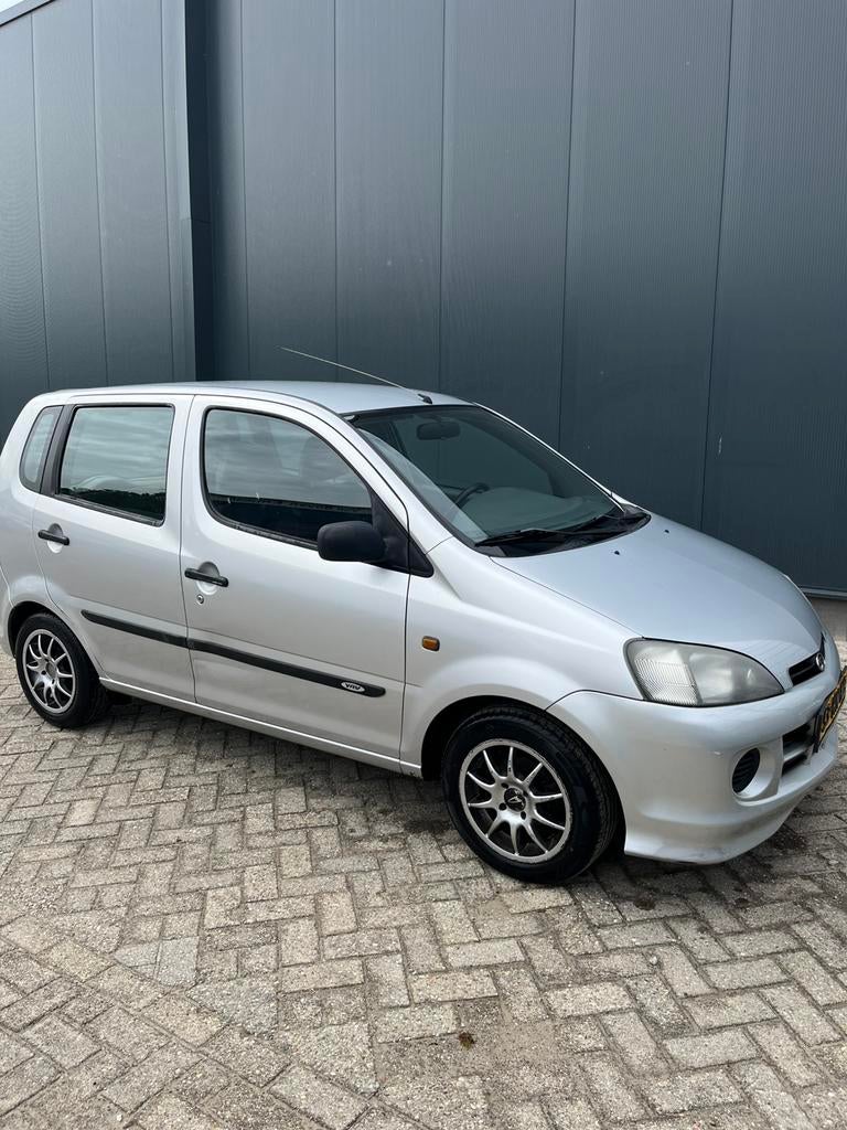 Daihatsu YRV 1.3-16V XTi 2001| APK 28-3-2027| MEENEEMPRIJS, Stof, 4 cilinders, Zwart, Origineel Nederlands